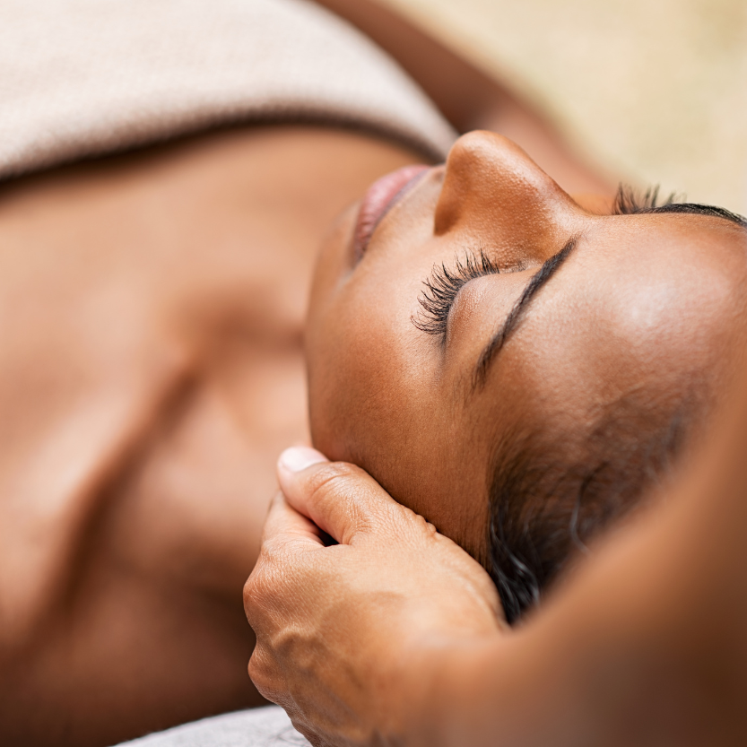 Massage 833 x 833 soin du corps et hammam